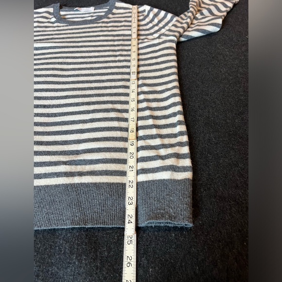 Everlane - The Cashmere Classic Crew Sweater - Cream/Grey - Large - Picture 6 of 15